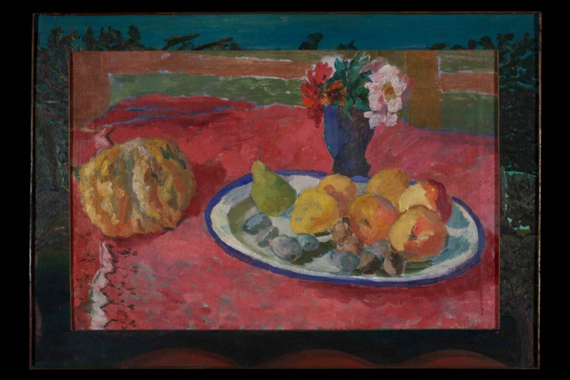 Artiste a Roma. Percorsi tra secessione, futurismo e ritorno all’ordine Adriana Pincherle, Natura morta con fiori e zucca, 1935-1945, olio su tela su compensato, cm 80x113. Roma, Casa Museo Alberto Moravia