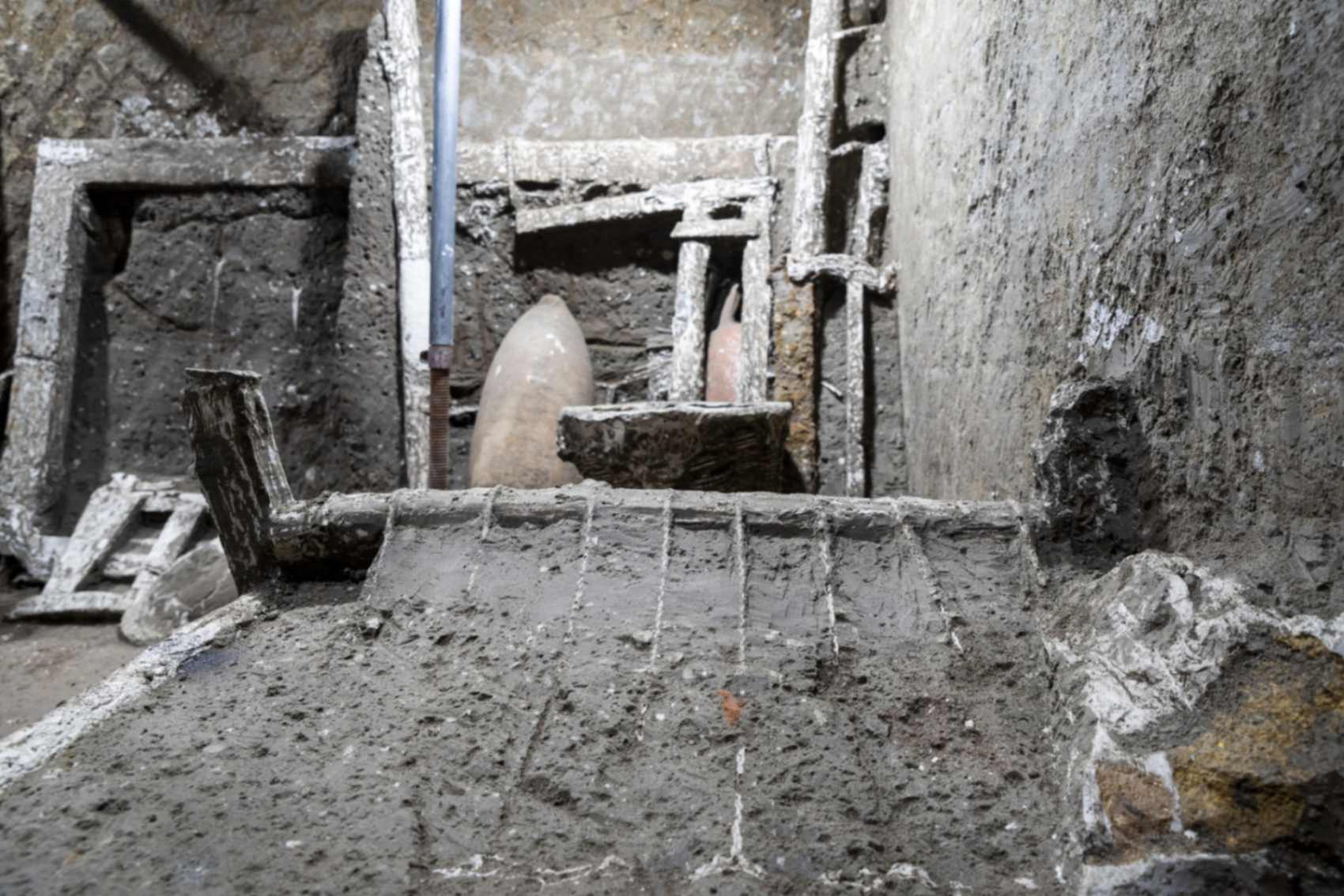 Pompei Civita Giuliana gli attrezzi dei carpentieri in una stanza nel quartiere servile della villa
