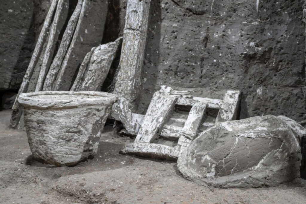 Pompei Civita Giuliana gli attrezzi dei carpentieri in una stanza nel quartiere servile della villa
