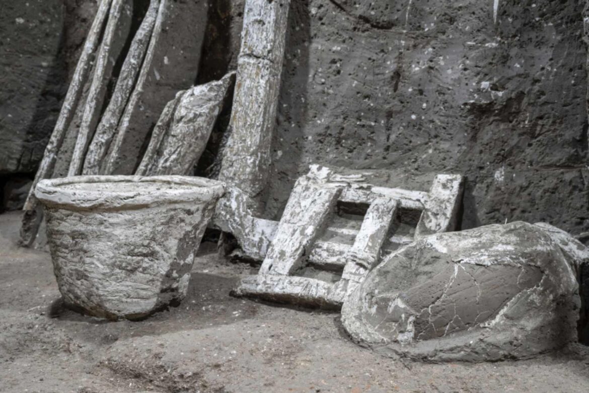 Pompei Civita Giuliana gli attrezzi dei carpentieri in una stanza nel quartiere servile della villa