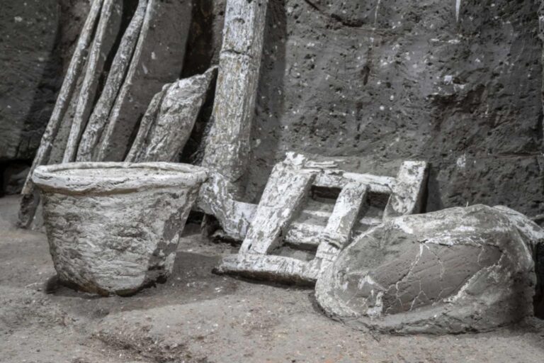 Pompei Civita Giuliana gli attrezzi dei carpentieri in una stanza nel quartiere servile della villa
