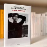 la copertina del romanzo L'età fragile, di Donatella Di Pietrantonio, pubblicato da Giulio Einaudi editore (2023) nella collana Supercoralli