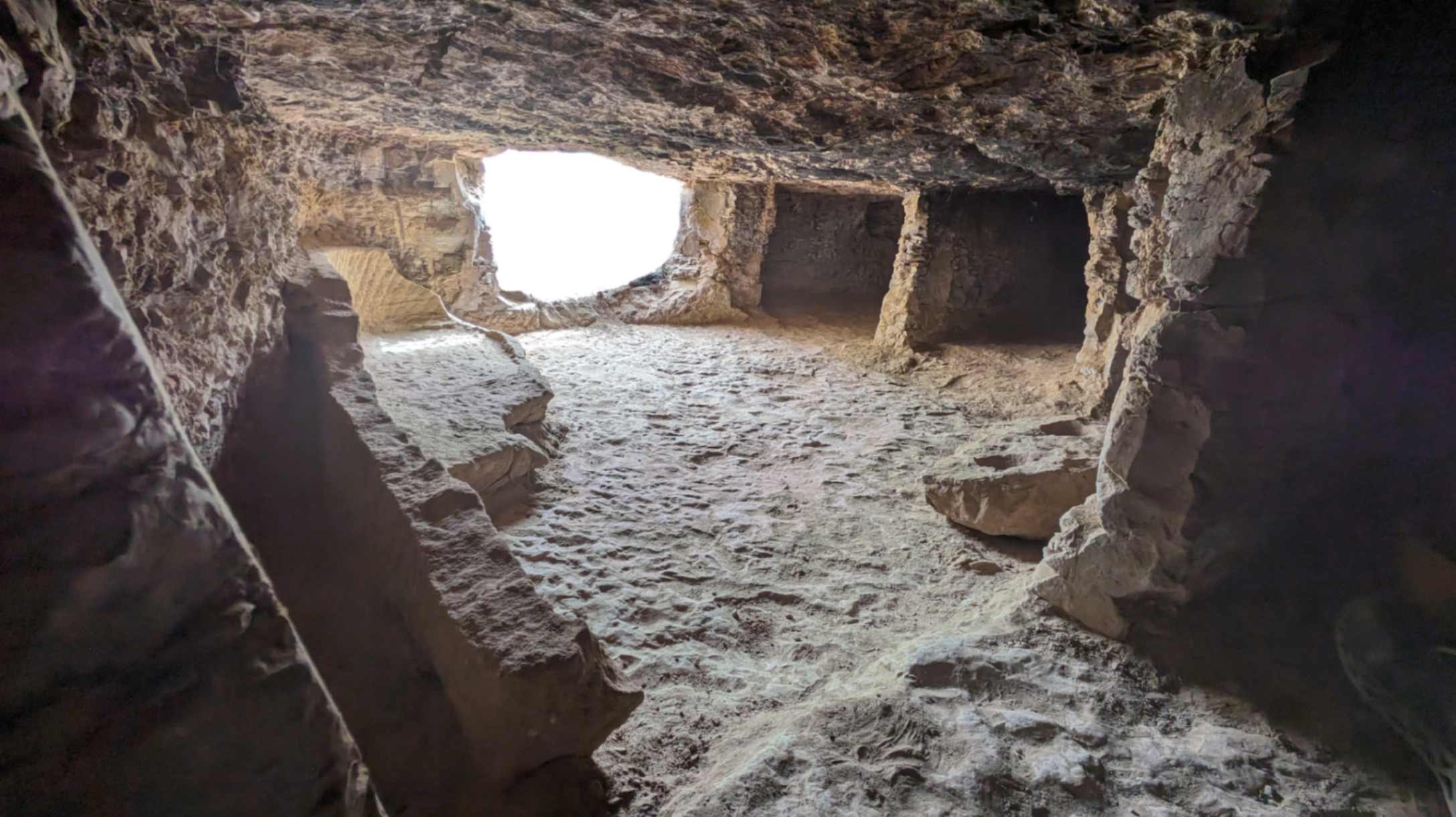 Tombe di epoca greco-romana con sepolte intere famiglie: una nuova scoperta nell’area circostante il Mausoleo dell'Aga Khan, dal sito archeologico di Assuan