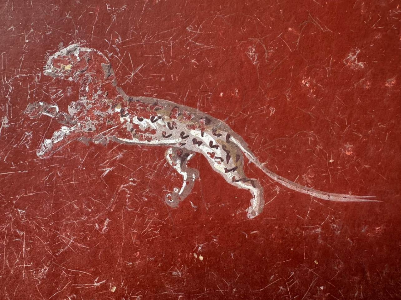 Pompei, scavi nella Regio IX rivelano un sacrarium con pareti blu