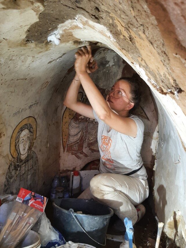 Lavori di restauro delle pitture murali (fot. Dawid Szymański/Centro Polacco di Università di Archeologia Mediterranea di Varsavia)