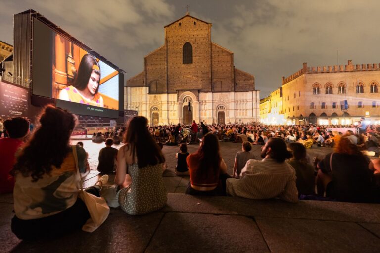 29 giugno, Les Parapluies de Cherbourg a Piazza Maggiore. Foto di Margherita Caprilli e Lorenzo Burlando