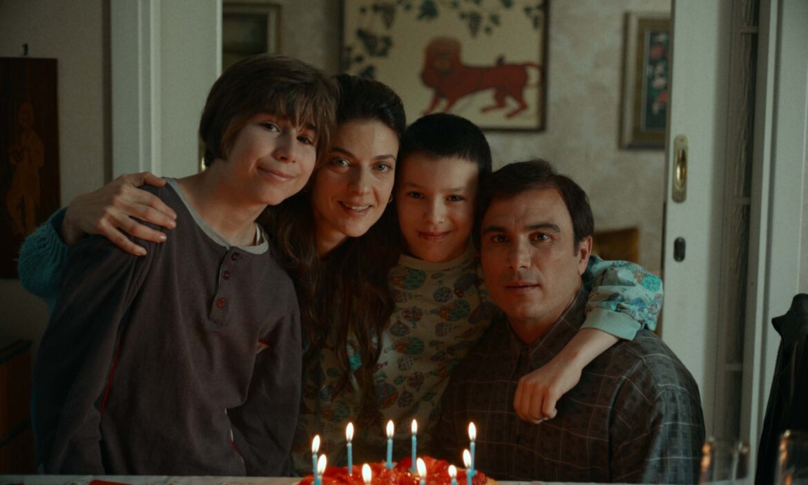 Familia film Stefano Valentini, Barbara Ronchi, Francesco De Lucia, Francesco Di Leva