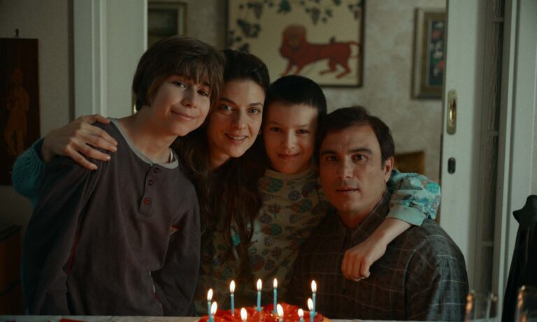 Familia film Stefano Valentini, Barbara Ronchi, Francesco De Lucia, Francesco Di Leva