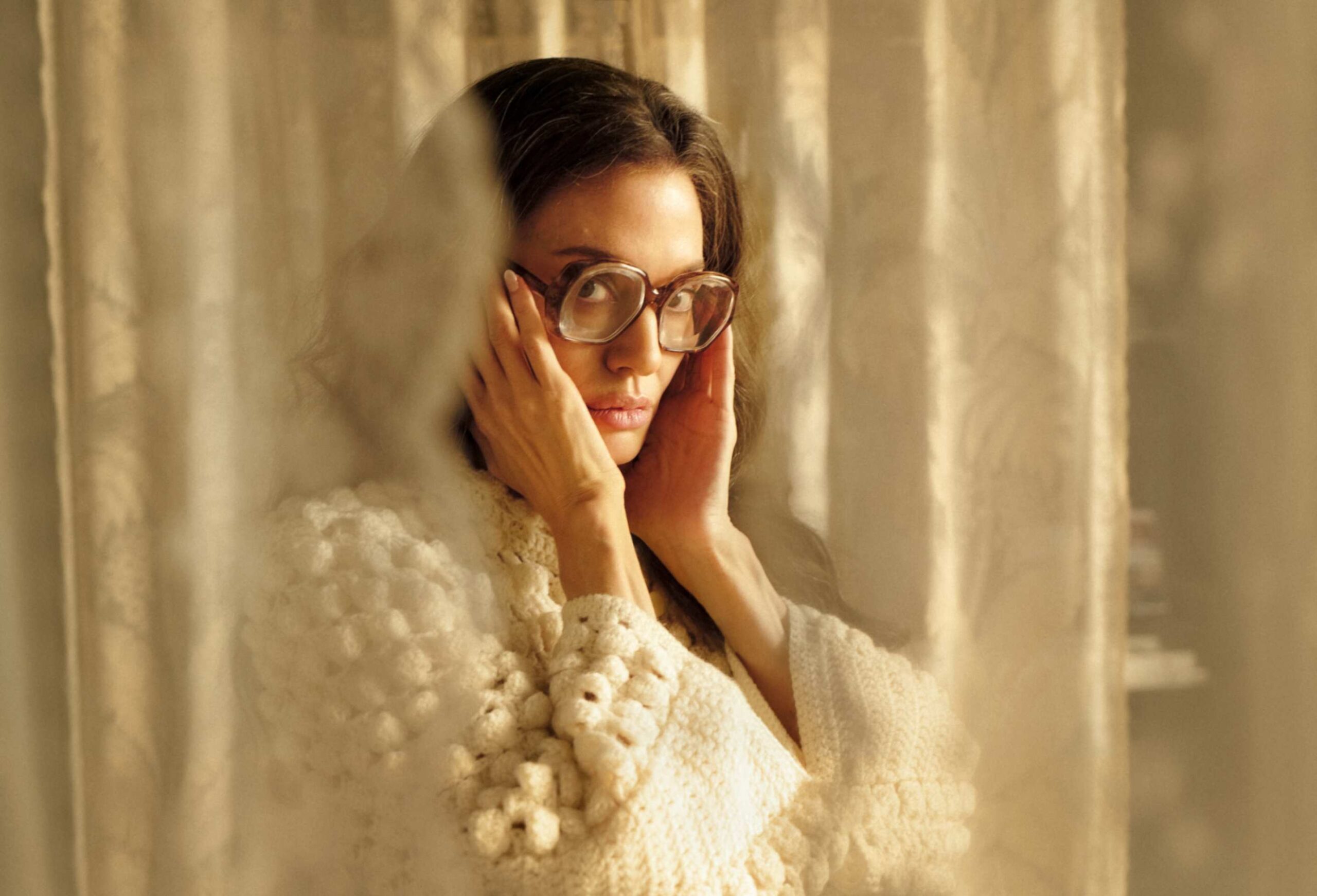 Angelina Jolie nel film Maria, regia di Pablo Larraín sulla grande Callas