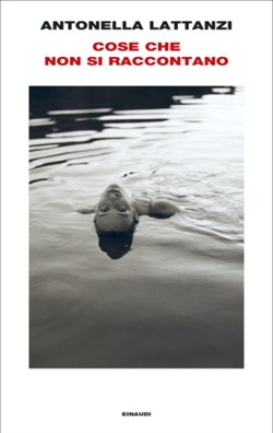 la copertina di Cose che non si raccontano, di Antonella Lattanzi, pubblicato da Giulio Einaudi editore (2023) nella collana Supercoralli