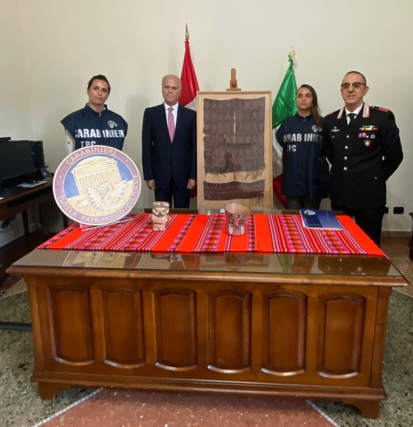 I Carabinieri per la Tutela del Patrimonio Culturale restituiscono 4 reperti archeologici precolombiani al Perù