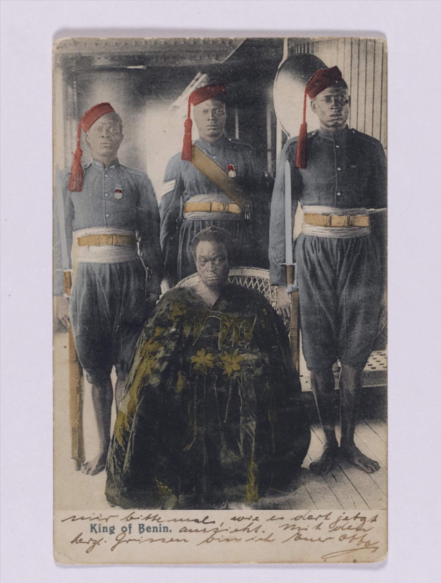Jonathan Adagogo Green, Cartolina di Oba Ovonramwen in esilio a bordo dello yacht britannico HM Ivy, Nigeria, 1897, Museo Rietberg, Inv. n. 2020.617, acquistato con fondi del Circolo Rietberg.