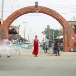 Al Museo Rietberg la mostra In dialogo con il Benin: arte, colonialismo, restituzione Omoregie Osakpolor, Ingresso di Igun Street: Omaggio alla storia, al presente e al futuro di Benin, Nigeria, Benin City, 2024, realizzato per conto del Museo Rietberg