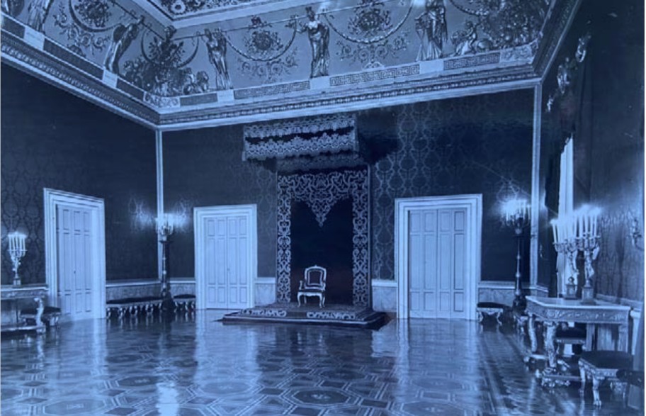 Archivio Alinari foto del 1920 con seduta del '700