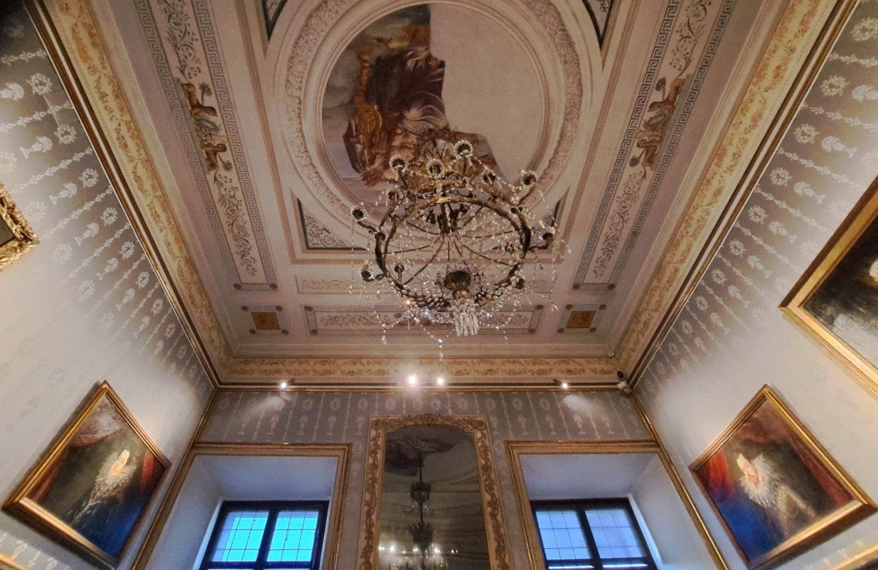 Eleonora de' Medici e Vincenzo I Gonzaga si guardano, nella Camera di Giove a Palazzo Ducale Mantova. Foto di Giuseppe Fraccalvieri