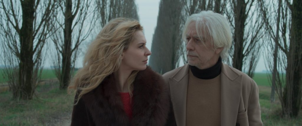 Elena Radonicich e Tommaso Ragno in una scena del film L'Isola degli Idealisti, di Elisabetta Sgarbi