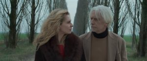 Elena Radonicich e Tommaso Ragno in una scena del film L'Isola degli Idealisti, di Elisabetta Sgarbi
