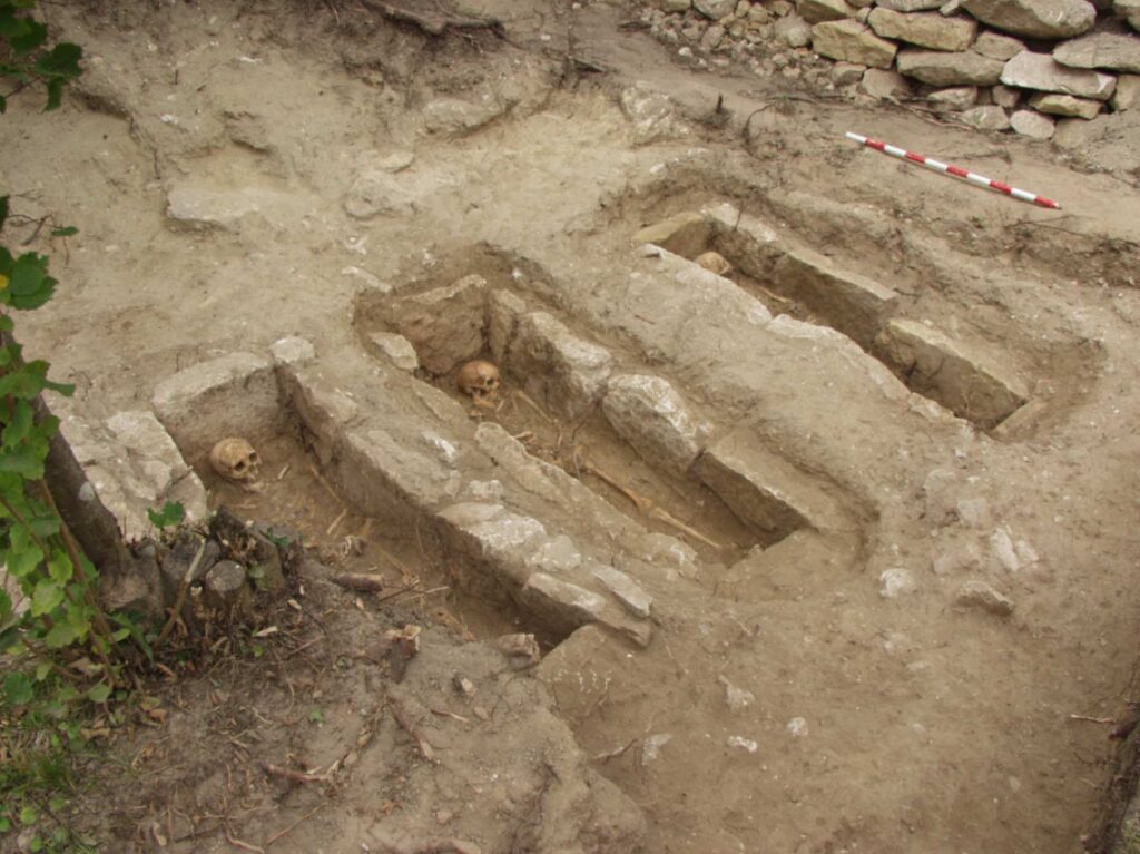 Partial view of the necropolis of Las Gobas (Condado de Treviño, Spain). / GPAC (Grupo de investigación en Patrimonio Construido) Basque Country University