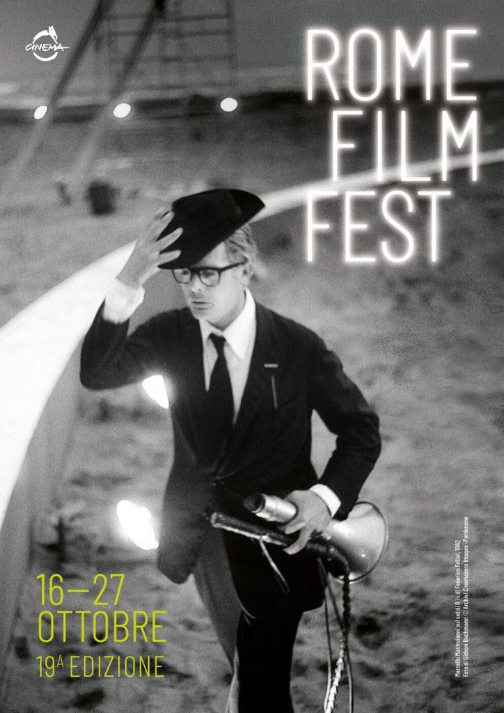 Marcello Mastroianni sul set di 8 ½ di Federico Fellini, 1962 (Foto di Gideon Bachmann © Archivi Cinemazero Images – Pordenone)