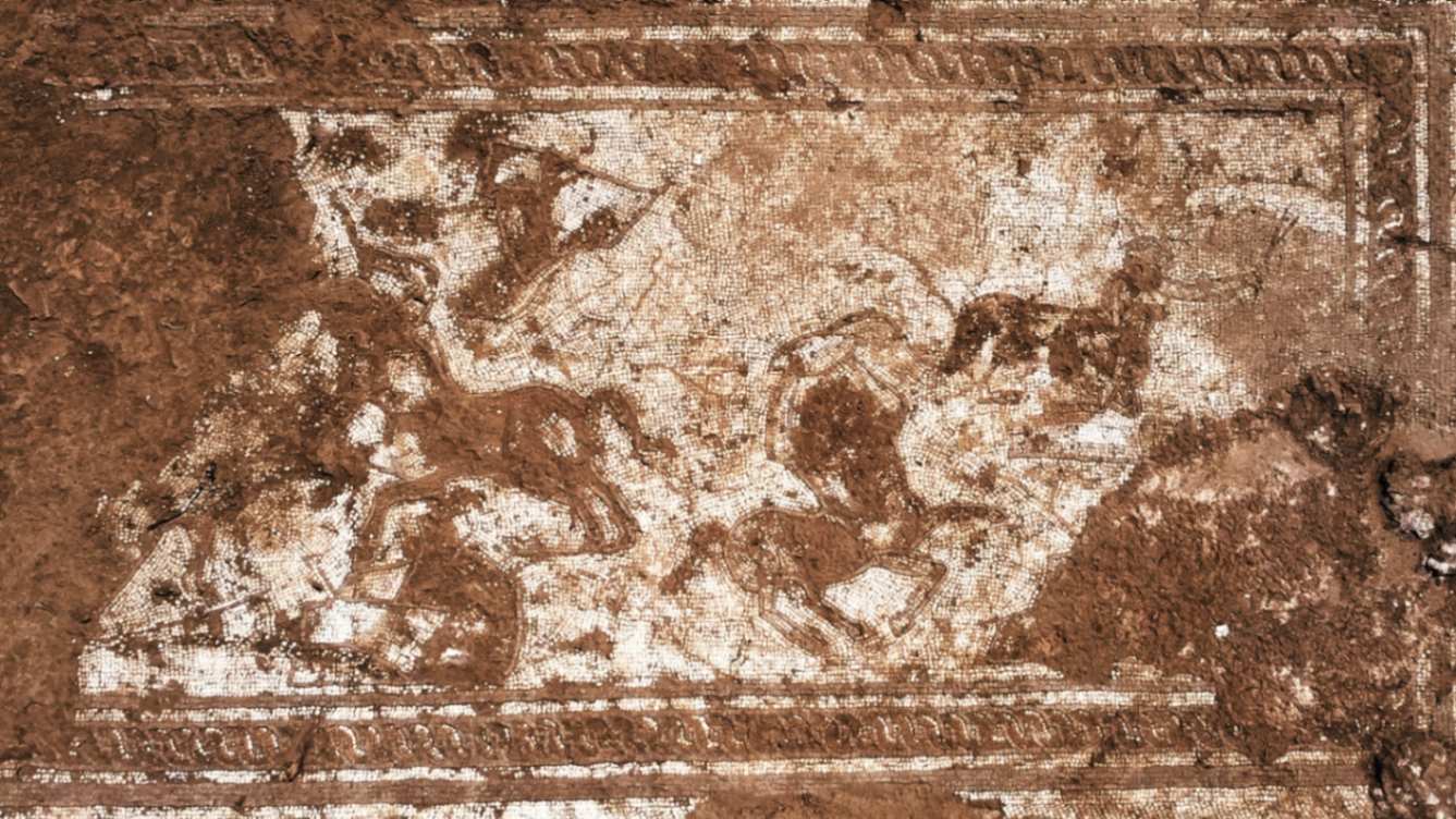 mosaico romano con rara rappresentazione di centauromachia