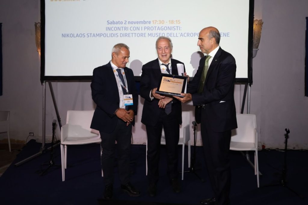 la consegna del premio a Nikolaos Stampolidis BMTA 2024
