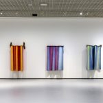 Luciano Fabro Torino, 1936 - Milano, 2007 Attaccapanni (di Napoli), 1976–77 bronzo, tela di lino, pittura acrilica, filo in cotone 5 elementi Collezione Margherita Stein Fondazione per l’Arte Moderna e Contemporanea CRT in comodato al Castello di Rivoli Museo d’Arte Contemporanea, Rivoli -Torino
