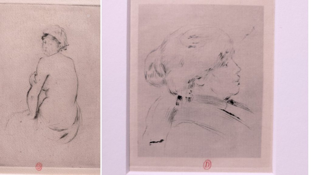 A sinistra, Berthe Morisot “Giovane nuda, vista di spalle” 1889, puntasecca; a destra Pierre Auguste Renoire “Berthe Morisot”, c. 1892, puntasecca, entrambe Bibliothèque de l'Institut National d'Histoire de l'Art, collections Jacques Doucet. Foto di Chiara Zoia
