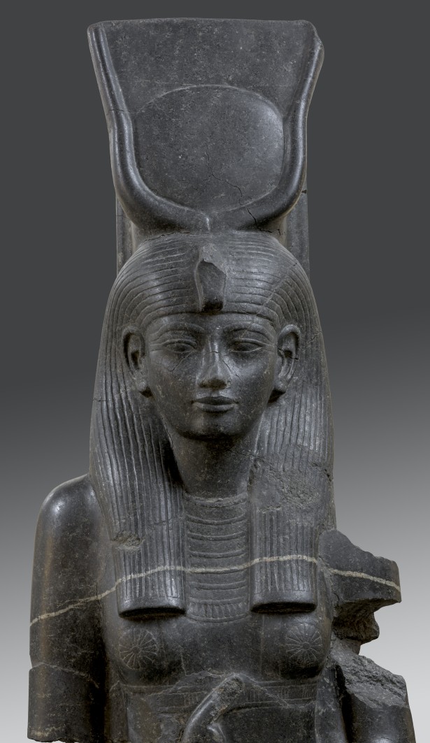Cat. 694 Statua di divinità femminile (Hathor o Iside). Granodiorite, Nuovo Regno (1539-1077 a.C.)