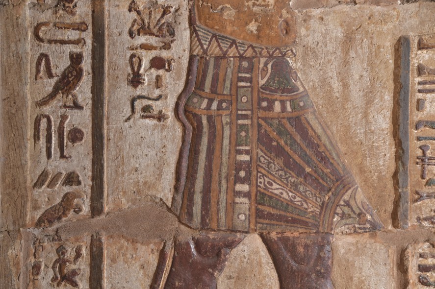 The king’s apron with plant decoration. The papyrus (top) is the emblem of Lower Egypt and the lily (bottom) the emblem of Upper Egypt. Photo: Ahmed Amin Copyright: Ministry of Tourism and Antiquities