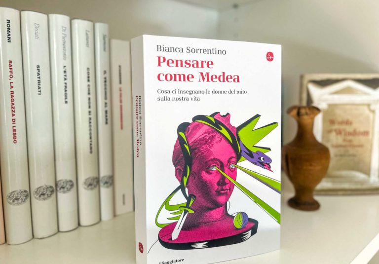 la cover del saggio Pensare come Medea - Cosa ci insegnano le donne del mito sulla nostra vita, di Bianca Sorrentino, edito da Il Saggiatore (2024). Foto di Francesca Barracca