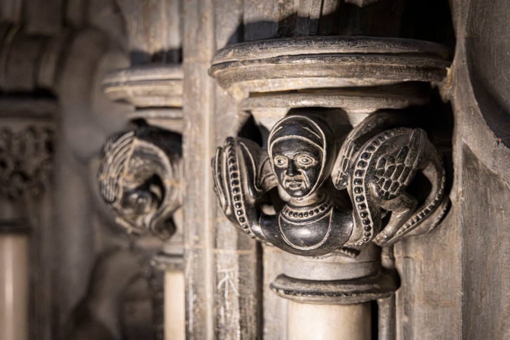 This noble woman gazes down on pilgrims who would have walked around the Octagon in Nidaros Cathedral. But what is she telling them? Photo: Søndre Sivertsen, NTNU