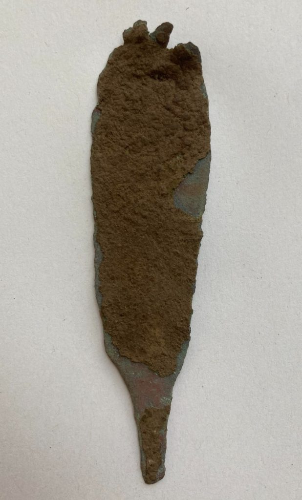 copper dagger Tina Jama cave Pugnale in rame a codolo risalente alla seconda metà del III millennio a.C. (foto di Davide Bonaduce)