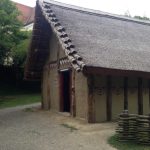 Linearbandkeramik-Kultur gleichberechtigt LBK Longhaus, typical LBK house, reconstruction in the MAMUZ museum (Asparn/Zaya) (C: Penny Bickle)