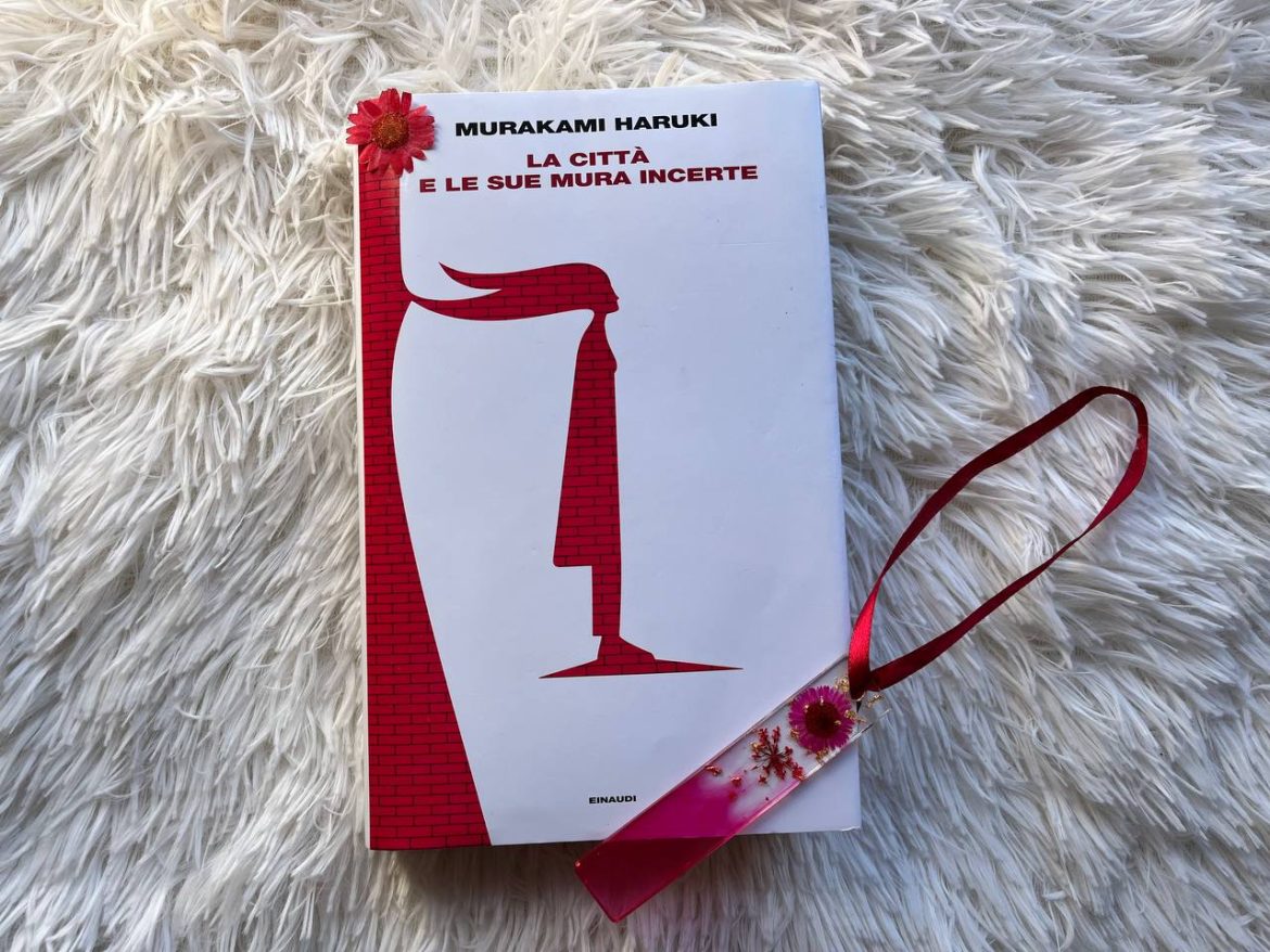 La città e le sue mura incerte, di Haruki Murakami: i confini dell’io La città e le sue mura incerte, di Haruki Murakami Foto di Cristina Stabile