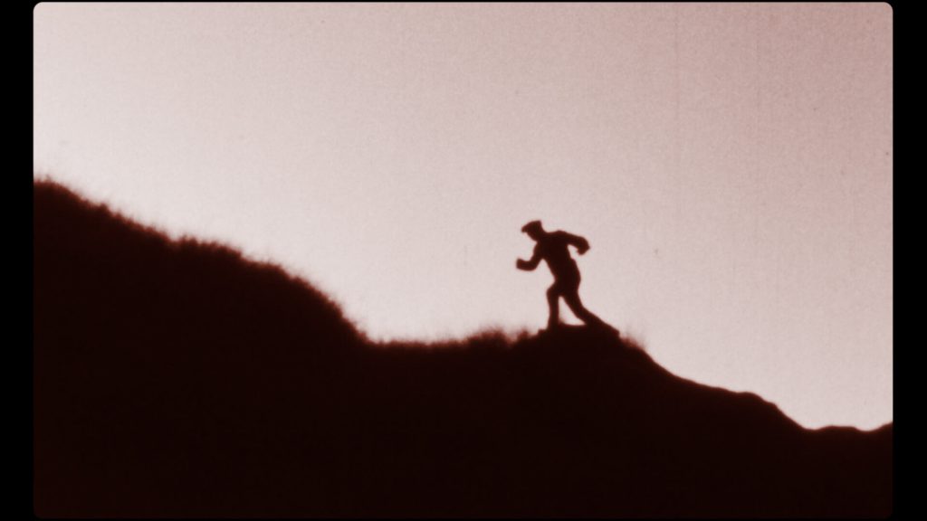 Sulla terra leggeri, film di Sara Fgaier scatto dal film