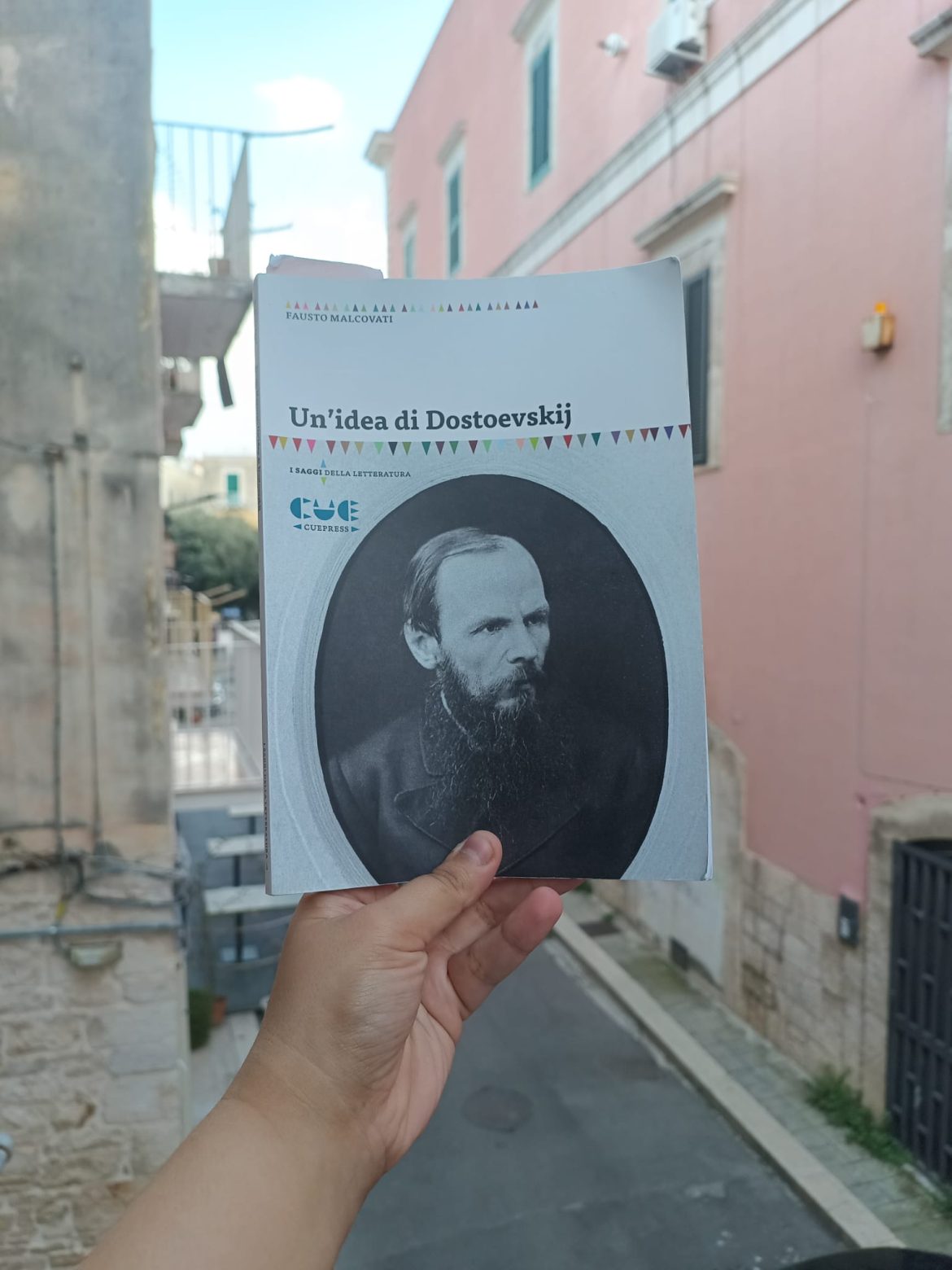 la cover del saggio Un'idea di Dostoevskij, di Fausto Malcovati, edito da Cuepress (2024). Foto di Adele Porzia