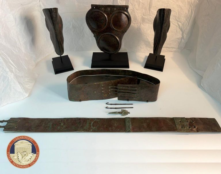 Campobasso armatura sannitica in bronzo IV secolo a.C.