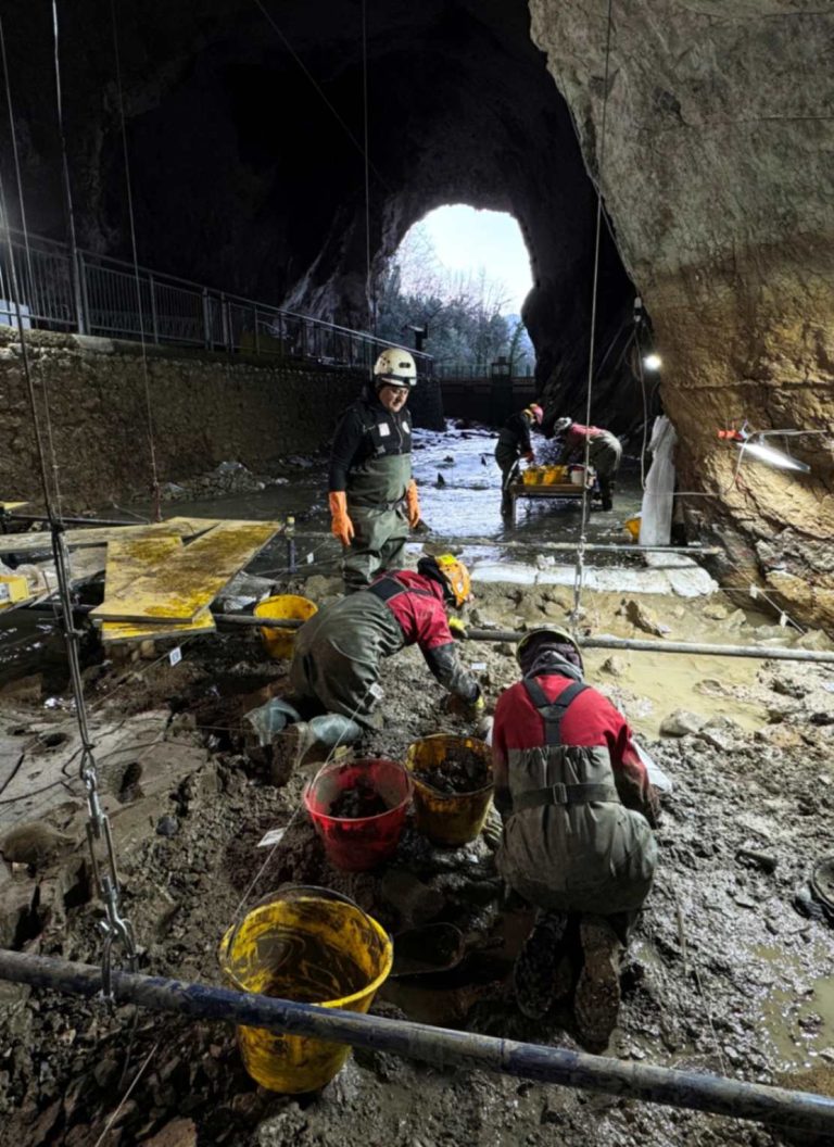 3. Grotte di Pertosa-Auletta. Un momento delle recenti attività di scavo. Foto di Felice Larocca