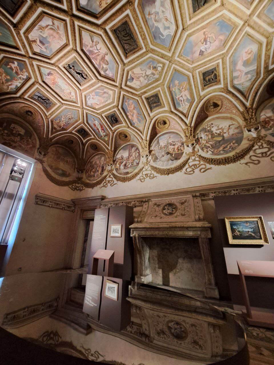 Dal caos al cosmo. Metamorfosi a Palazzo Te. Foto di Giuseppe Fraccalvieri