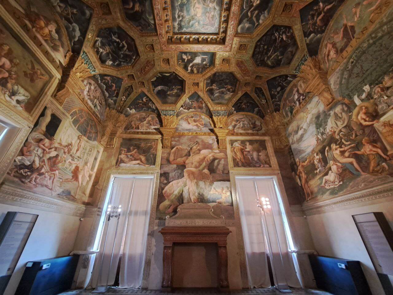 Dal caos al cosmo. Metamorfosi a Palazzo Te. Foto di Giuseppe Fraccalvieri