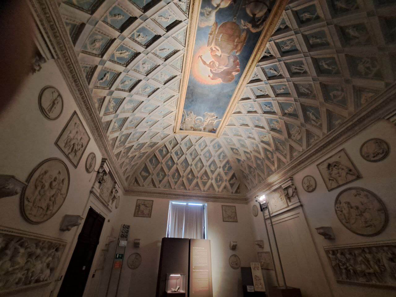 Dal caos al cosmo. Metamorfosi a Palazzo Te. Foto di Giuseppe Fraccalvieri