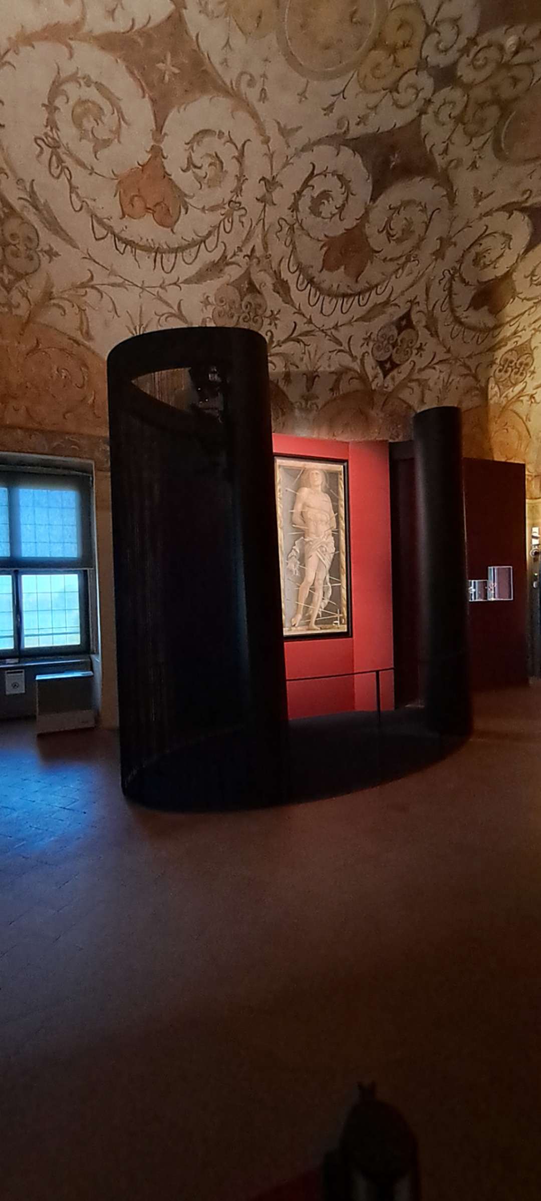 Mantegna vs Mantegna allestimento finito