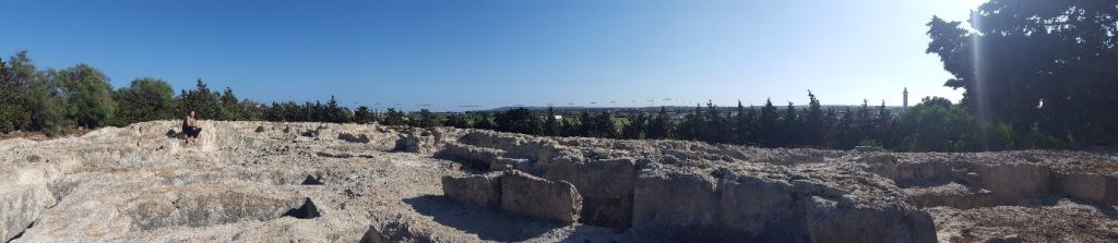 genetica Fenici comunità puniche Necropoli Punica di Kerkouene (Cap Bon, Tunisia) foto panoramica. Il nuovo studio sul DNA antico ha sequenziato numerosi resti umani da questo e da altri importanti siti archeologici fenici-punici. Crediti per l'immagine: Alfredo Coppa