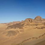 human lineage Sahara African Humid Period il rifugio di Takarkori visto da ovest view from the Takarkori rock shelter in Southern Libya. Photo Credits: © Archaeological Mission in the Sahara, Sapienza University of Rome