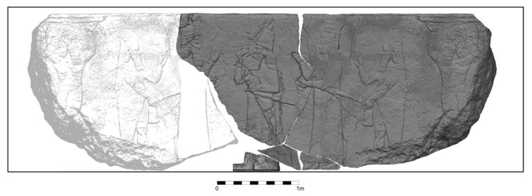 3D model of the relief: The finds are marked in dark gray, the light gray part represents a reconstruction based on the finds. King Ashurbanipal is depicted in the center, flanked by the god Ashur (left) and Ishtar, patron goddess of Niniveh (right). They are both followed by a fish genius and a supporting figure with raised arms. | © Michael Rummel