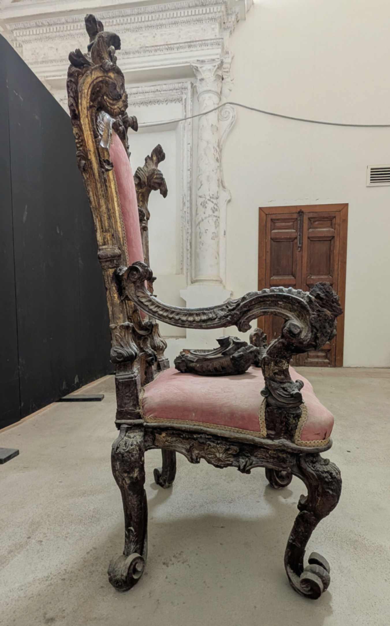 Capri trono vescovile Certosa di San Giacomo