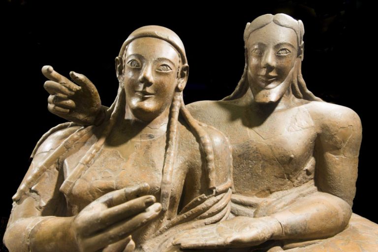 Restauro del Sarcofago degli Sposi Particolare delle figure