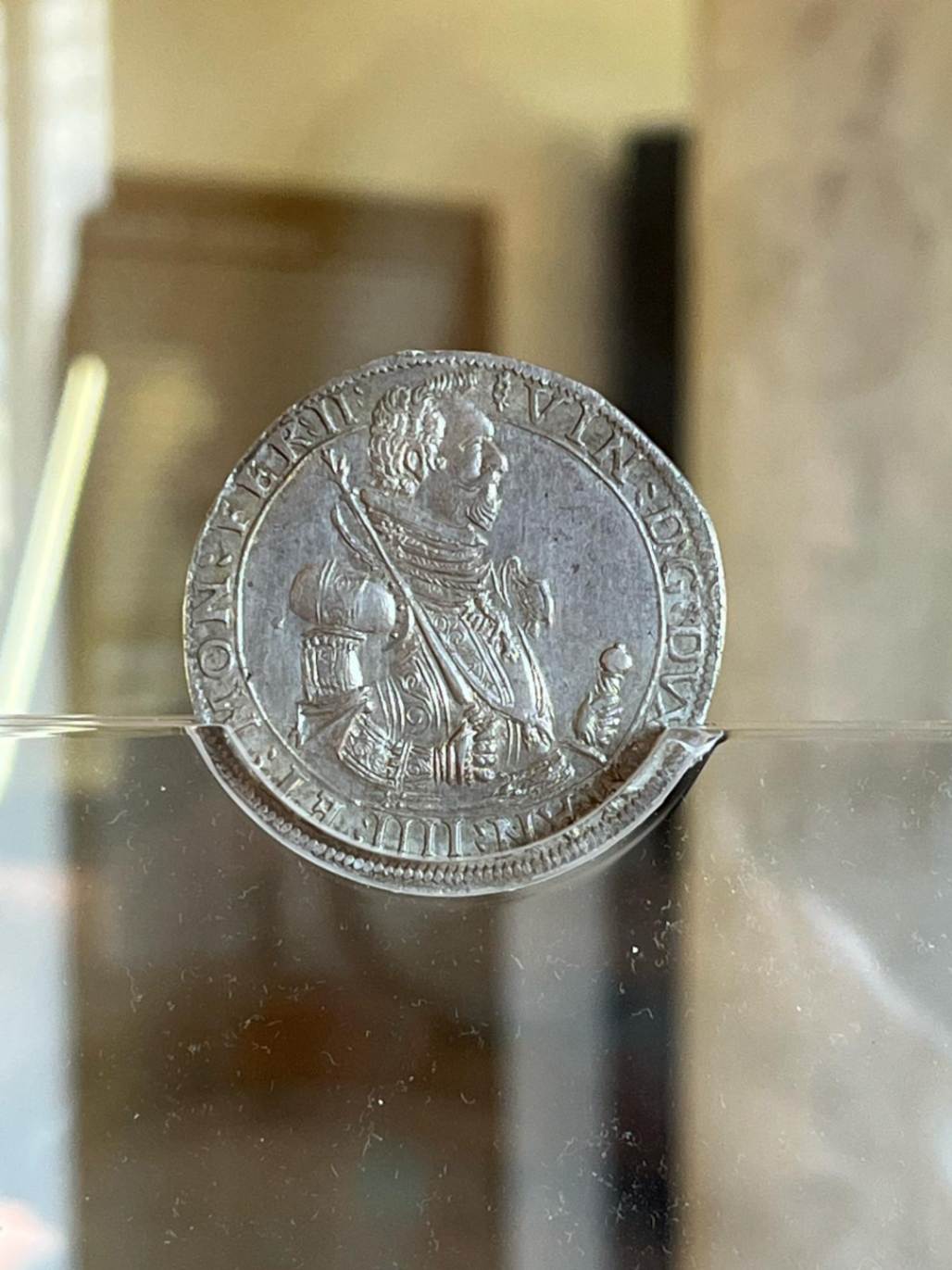Due rarissime monete dell’epoca di Vincenzo I Gonzaga in prestito a Palazzo Ducale di Mantova, da sabato 3 maggio 2025 allestimenti