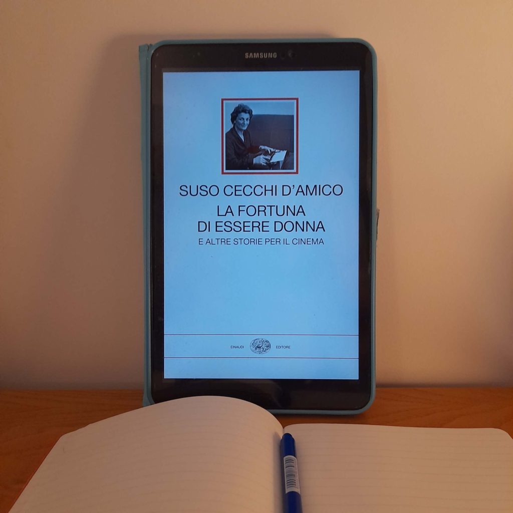 la copertina del volume di Suso Cecchi d'Amico, La fortuna di essere donna. E altre storie per il cinema, a cura di Caterina d'Amico e Francesco Piccolo, edito da Giulio Einaudi editore (2025) nella collana I millenni. Foto di Francesco Saverio Mongelli