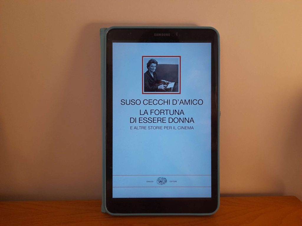 la copertina del volume di Suso Cecchi d'Amico, La fortuna di essere donna. E altre storie per il cinema, a cura di Caterina d'Amico e Francesco Piccolo, edito da Giulio Einaudi editore (2025) nella collana I millenni. Foto di Francesco Saverio Mongelli